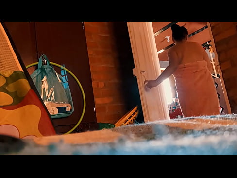 ❤️ Amcam beni duşa kadar takip ediyor, ben duş alırken beni sikiyor. ❤️❌ Güzel porno bizde ❌️❤